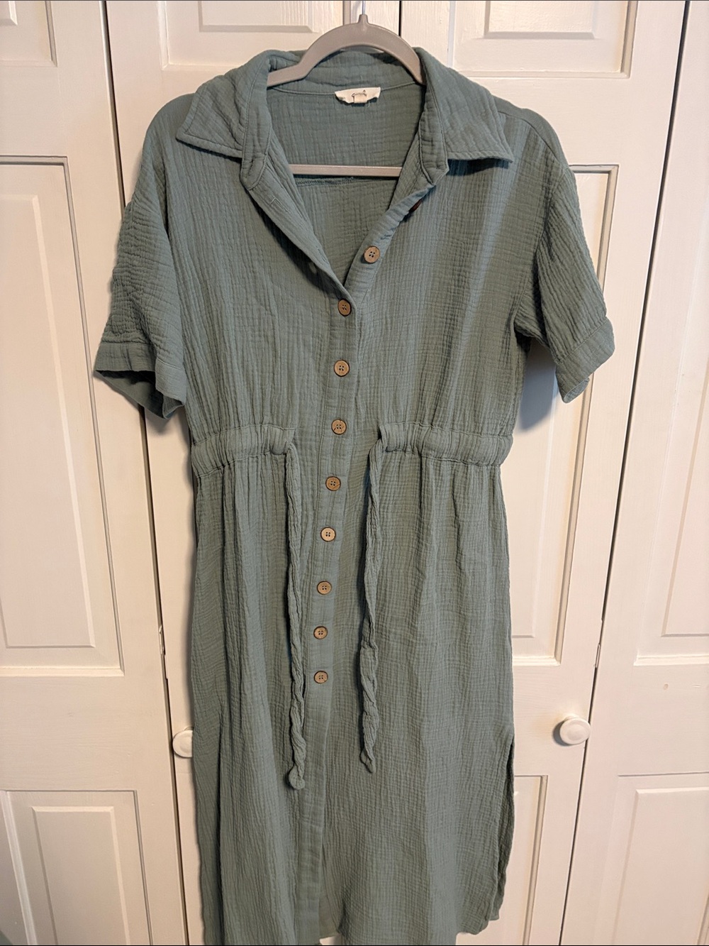 easel Sage Green Button-Front Midi Dress